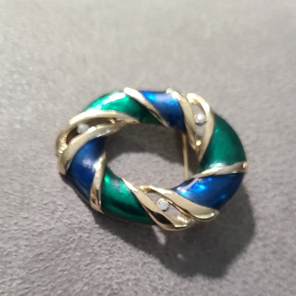 Elegant Gold-Tone Brooch with Blue‎ and Green Accents Dolphin Ore
